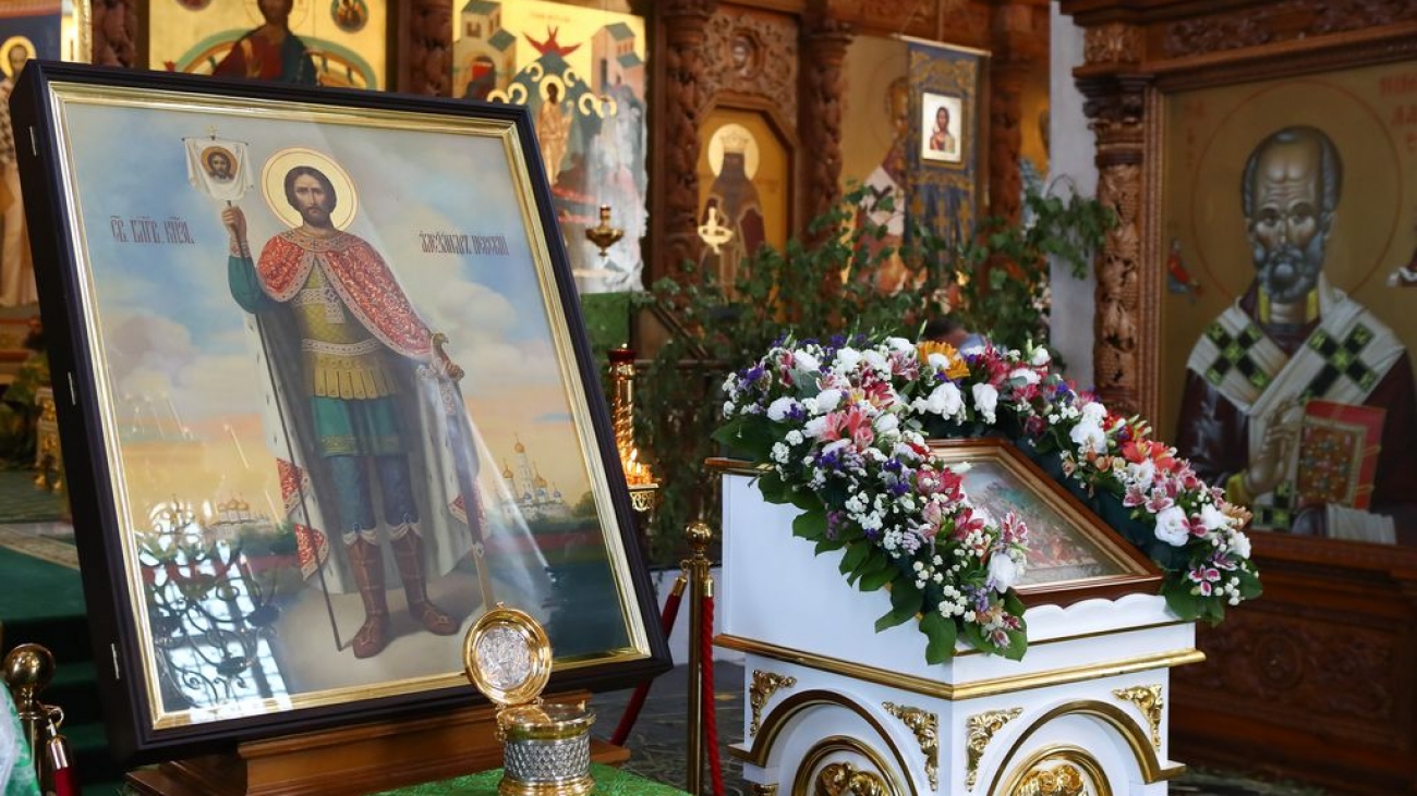 В праздник Святой Троицы в Астрахань были принесены мощи Александра Невского