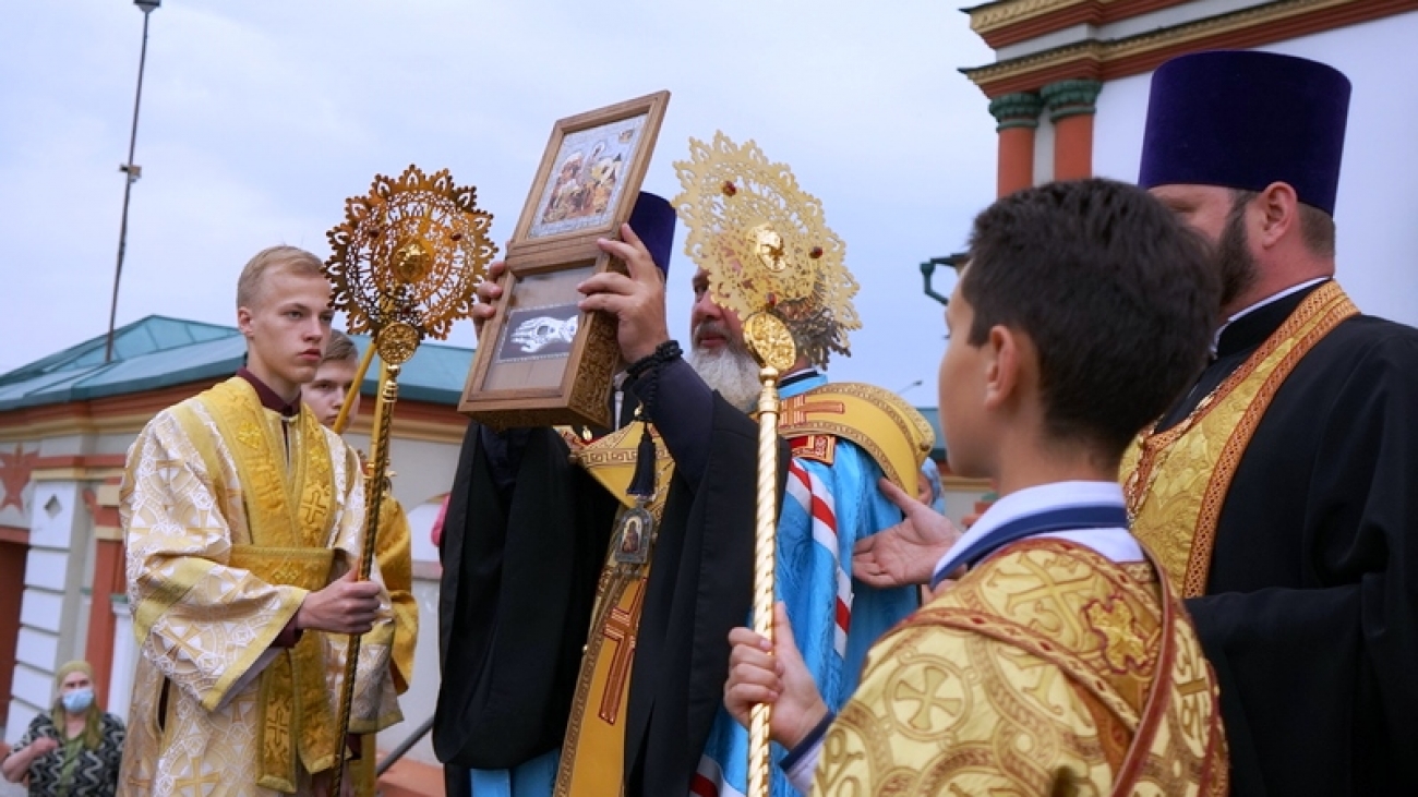 В кафедральном соборе Иркутска ежечасно совершаются молебны перед мощами святого Александра Невского