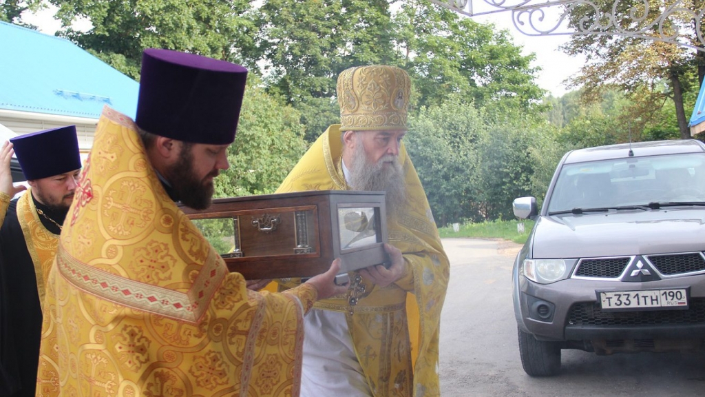 Жители Торжка встретили ковчег с мощами святого Александра Невского